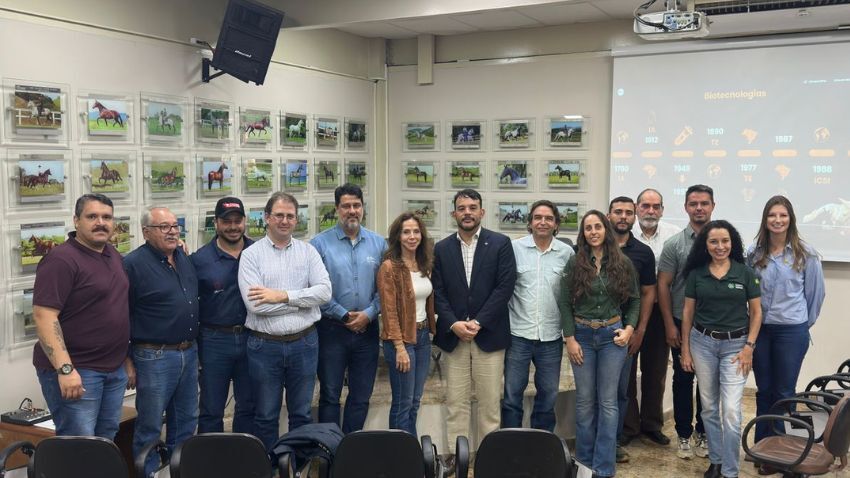 Comissão Nacional de Equideocultura discute lei de material genético e passaporte equestre