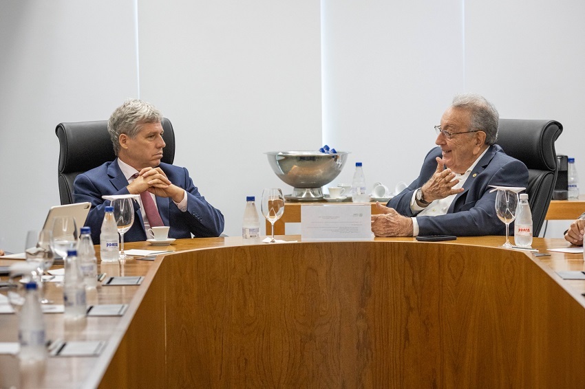 CNA e MDA debatem propostas para produtores de leite