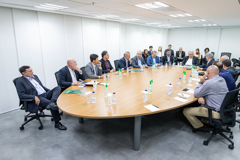 Reunião com a presença do presidente da CNA, João Martins, e diretores.