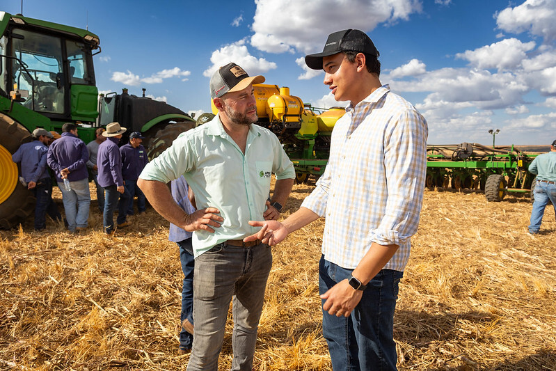 Henrique Cenci com o técnico da CNA, Tiago Pereira.