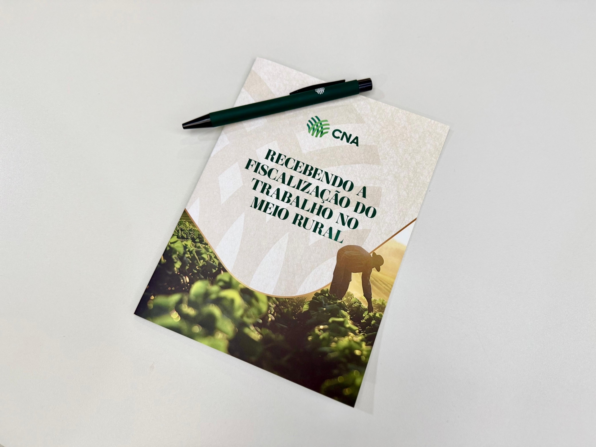 CNA lança cartilha sobre fiscalização do trabalho rural