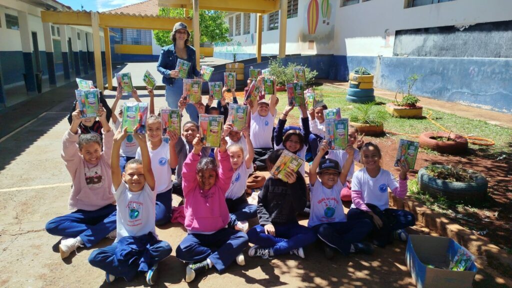 Alunos da Escola Municipal Ângelo Mazzarotto, de Cornélio Procópio