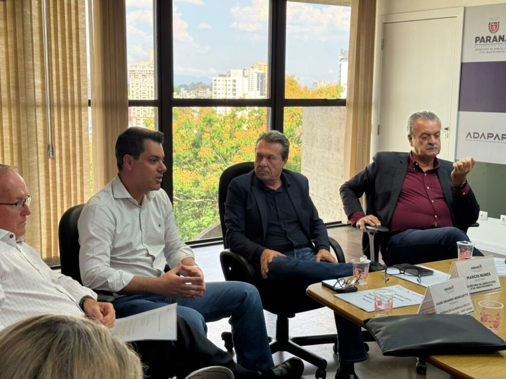 Presidente do Sistema FAEP, Ágide Eduardo Meneguette, ao lado do secretário da Agricultura e do Abastecimento do Paraná, Marcio Nunes