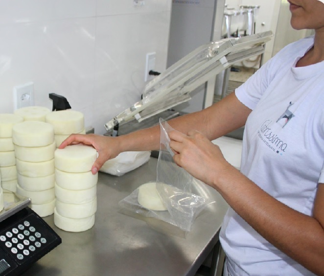 Senar lança cartilha sobre produção de derivados de leite de cabra