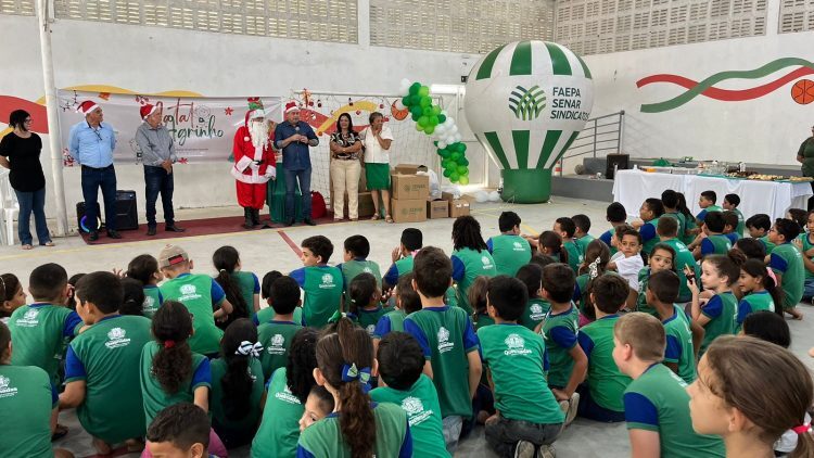 Sistema Faepa Senar Paraíba distribui presentes a crianças rurais de Queimadas